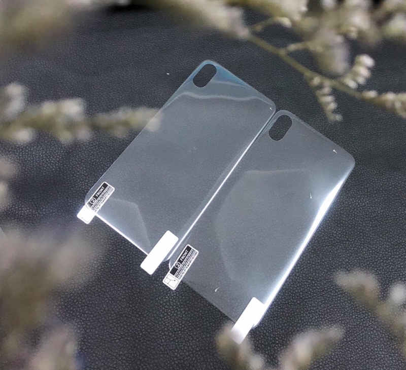 Miếng Dán Film Mặt Sau iPhone Xs Max Full Màn Hình sản phẩm được làm bằng chất liệu keo cao cấp có thể dán và phủ hết được bề mặt cong của nắp lưng điện thoại.
